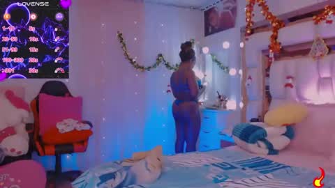 Snapshot of aliana_ross chatting on December 15, 7:01 am aliana_ross online show from December 15, 7:01 am