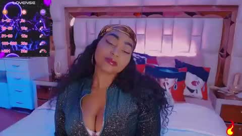 Snapshot of aliana_ross chatting on January 8, 2:47 am aliana_ross online show from January 8, 2:47 am