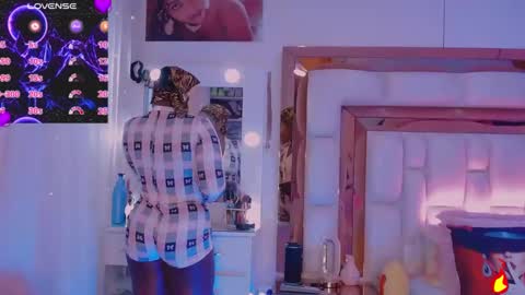 Snapshot of aliana_ross chatting on January 13, 7:57 am aliana_ross online show from January 13, 7:57 am