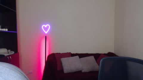 Snapshot of alianna_solo_kiss chatting on February 2, 3:28 pm Alianna online show from February 2, 3:28 pm