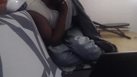 Snapshot of aliasallday chatting on December 12, 3:10 am Alias online show from December 12, 3:10 am