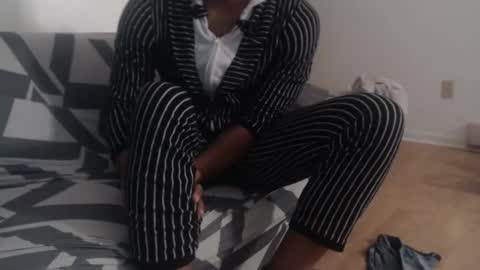 Snapshot of aliasallday chatting on January 7, 2:10 am Alias online show from January 7, 2:10 am