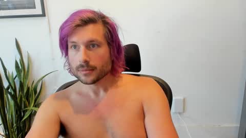 Snapshot of alibastersword chatting on January 15, 10:57 pm Luke online show from January 15, 10:57 pm