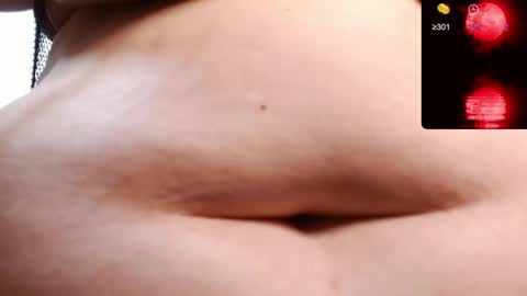Snapshot of alicce_moon_ chatting on May 2, 8:14 pm online show from May 2, 8:14 pm