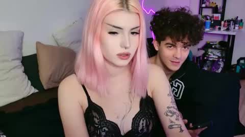 Snapshot of alice118james chatting on September 13, 9:14 pm alice and james online show from September 13, 9:14 pm