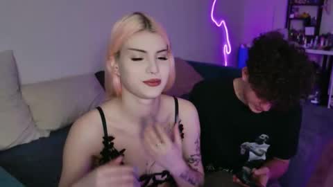 Snapshot of alice118james chatting on September 19, 6:08 pm alice and james online show from September 19, 6:08 pm