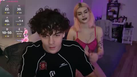 Snapshot of alice118james chatting on September 21, 6:42 pm alice and james online show from September 21, 6:42 pm