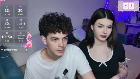 Snapshot of alice118james chatting on October 3, 4:26 pm alice and james online show from October 3, 4:26 pm