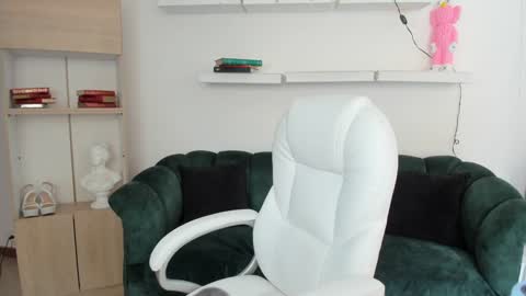 Snapshot of alice23jones chatting on December 11, 5:04 pm Alice online show from December 11, 5:04 pm