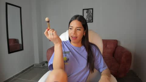 Snapshot of alice23jones chatting on February 6, 8:02 pm Alice online show from February 6, 8:02 pm