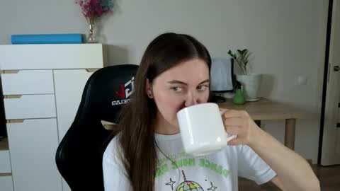 Alice online show from September 8, 4:39 pm