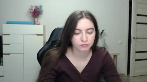 Alice online show from November 18, 5:28 pm