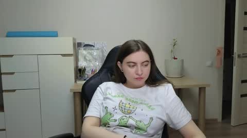 Snapshot of alice_________________________ chatting on April 29, 6:58 pm Alice online show from April 29, 6:58 pm