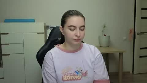 Snapshot of alice_________________________ chatting on April 30, 6:25 pm Alice online show from April 30, 6:25 pm