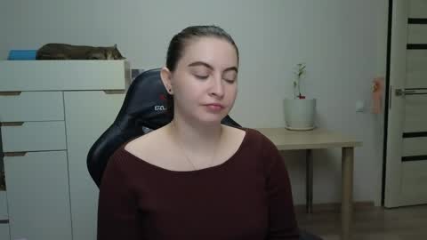 Snapshot of alice_________________________ chatting on May 5, 6:27 pm Alice online show from May 5, 6:27 pm
