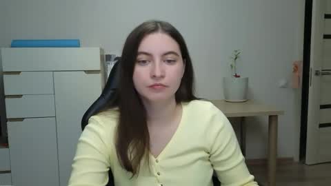 Snapshot of alice_________________________ chatting on May 6, 6:35 pm Alice online show from May 6, 6:35 pm