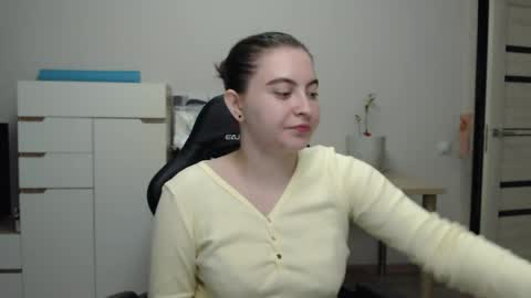 Snapshot of alice_________________________ chatting on May 15, 6:37 pm Alice online show from May 15, 6:37 pm