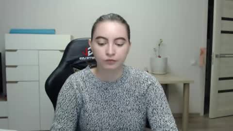 Snapshot of alice_________________________ chatting on May 28, 4:15 pm Alice online show from May 28, 4:15 pm