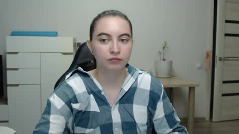 Snapshot of alice_________________________ chatting on June 4, 2:01 pm Alice online show from June 4, 2:01 pm