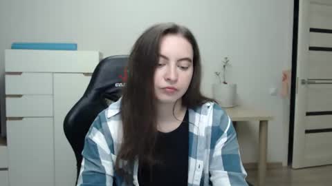Snapshot of alice_________________________ chatting on June 16, 7:27 pm Alice online show from June 16, 7:27 pm