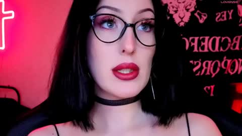 Snapshot of alice___mistress chatting on May 3, 11:44 pm Miss Alice online show from May 3, 11:44 pm