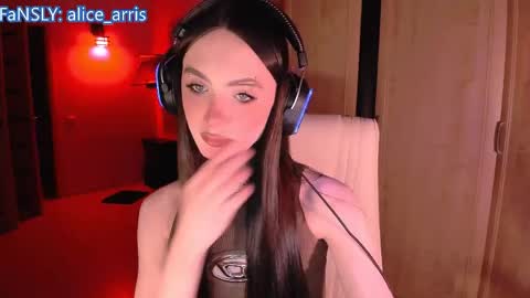 Snapshot of alice__aris chatting on April 29, 6:47 pm Alice Aris online show from April 29, 6:47 pm