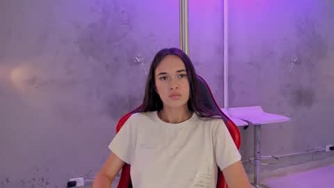 Snapshot of alice__susan chatting on February 17, 9:21 pm Alice Susan online show from February 17, 9:21 pm