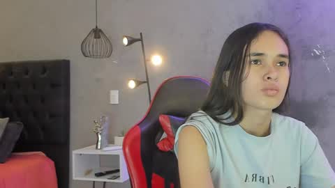 Snapshot of alice__susan chatting on April 20, 8:43 pm Alice Susan online show from April 20, 8:43 pm