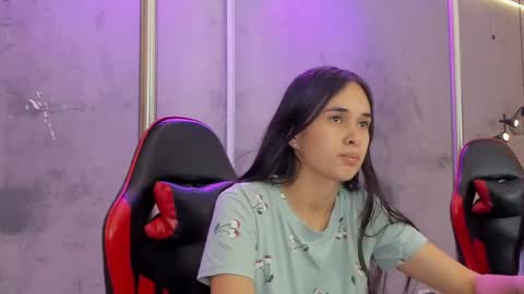 Snapshot of alice__susan chatting on April 23, 7:49 pm Alice Susan online show from April 23, 7:49 pm