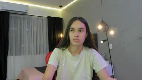 Snapshot of alice__susan chatting on May 7, 7:52 pm Alice Susan online show from May 7, 7:52 pm