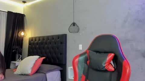 Snapshot of alice__susan chatting on May 13, 8:27 pm Alice Susan online show from May 13, 8:27 pm