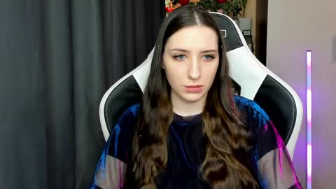 Snapshot of alice_bailey chatting on April 16, 12:39 pm Alice online show from April 16, 12:39 pm