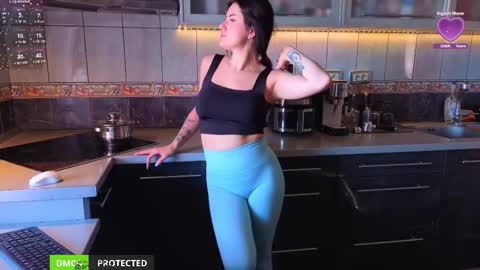 Snapshot of alice_bane chatting on October 29, 9:44 am A R Y A  T I A online show from October 29, 9:44 am