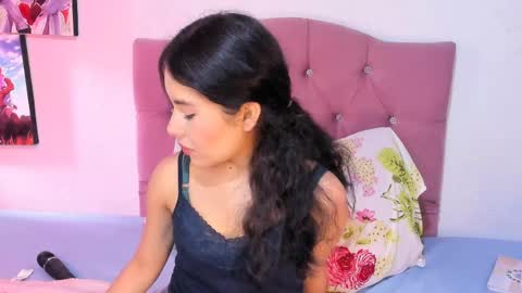 Snapshot of alice_evans12 chatting on June 3, 2:08 pm Alice Sofia online show from June 3, 2:08 pm