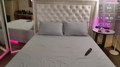 Snapshot of alice_gold__ chatting on February 17, 1:24 am Ur future wife Alice 8 pm - 4 am NY time online show from February 17, 1:24 am