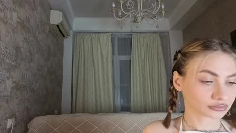 Snapshot of alice_liss_ chatting on May 30, 6:05 pm Alice online show from May 30, 6:05 pm