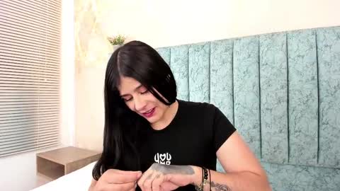 Snapshot of alice_martinez_ chatting on February 11, 4:01 am alice and amber online show from February 11, 4:01 am