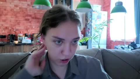 Snapshot of alice_muah chatting on May 3, 2:50 am Alice online show from May 3, 2:50 am
