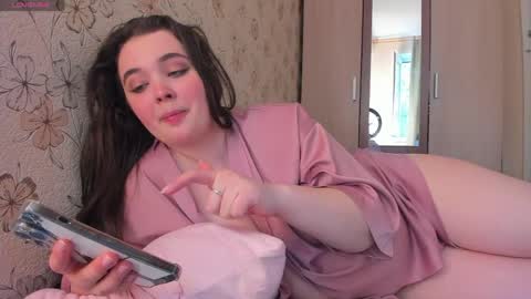 Snapshot of alice_next_door_ chatting on May 11, 10:54 am Alice online show from May 11, 10:54 am