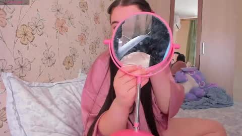Snapshot of alice_next_door_ chatting on May 16, 9:06 am Alice online show from May 16, 9:06 am