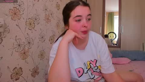 Snapshot of alice_next_door_ chatting on May 21, 10:00 am Alice online show from May 21, 10:00 am
