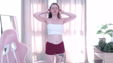 Snapshot of alice_novikova chatting on June 20, 1:47 pm Alice online show from June 20, 1:47 pm