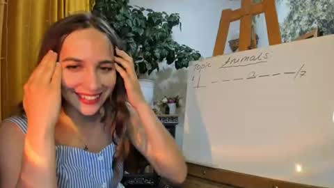 Snapshot of alice_sincere chatting on July 24, 9:13 pm Alice Love you all online show from July 24, 9:13 pm
