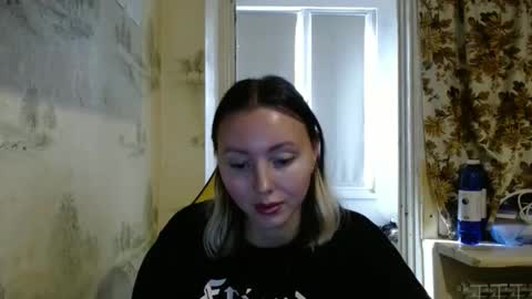 Snapshot of alice_smiles chatting on November 13, 10:47 am Alice smiles online show from November 13, 10:47 am