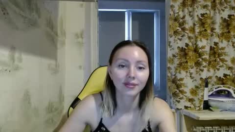 Snapshot of alice_smiles chatting on January 12, 11:37 am Alice smiles online show from January 12, 11:37 am