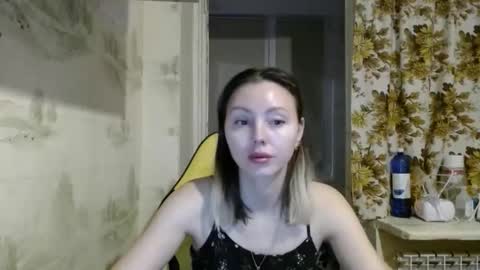 Snapshot of alice_smiles chatting on February 6, 10:24 pm Alice smiles online show from February 6, 10:24 pm