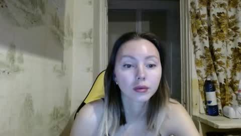 Snapshot of alice_smiles chatting on February 13, 11:56 pm Alice smiles online show from February 13, 11:56 pm