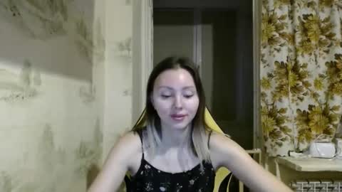 Snapshot of alice_smiles chatting on February 21, 10:55 pm Alice smiles online show from February 21, 10:55 pm