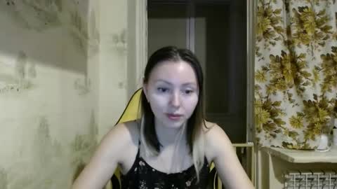 Snapshot of alice_smiles chatting on February 25, 11:14 pm Alice smiles online show from February 25, 11:14 pm