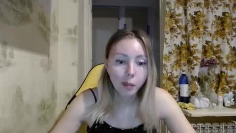 Snapshot of alice_smiles chatting on March 17, 9:40 pm Alice smiles online show from March 17, 9:40 pm